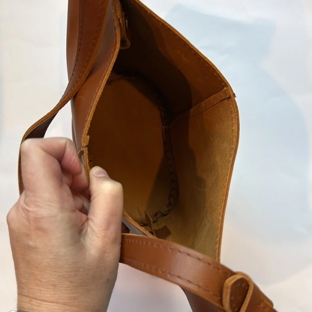 Portland Leather Small Kangaroo Shoulder Bag - Picture 5 of 15
